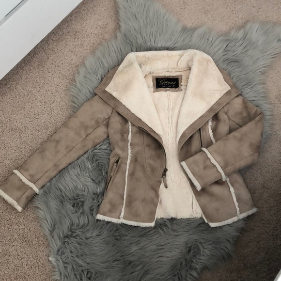 Cozy Guess 🧥 Jacket - Picture 1 of 6